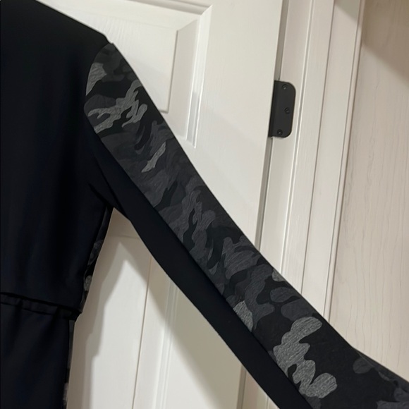 CAbi Women's Camouflage Jacket - Black and Gray Rarely Worn Excellent Condition - Picture 9 of 14